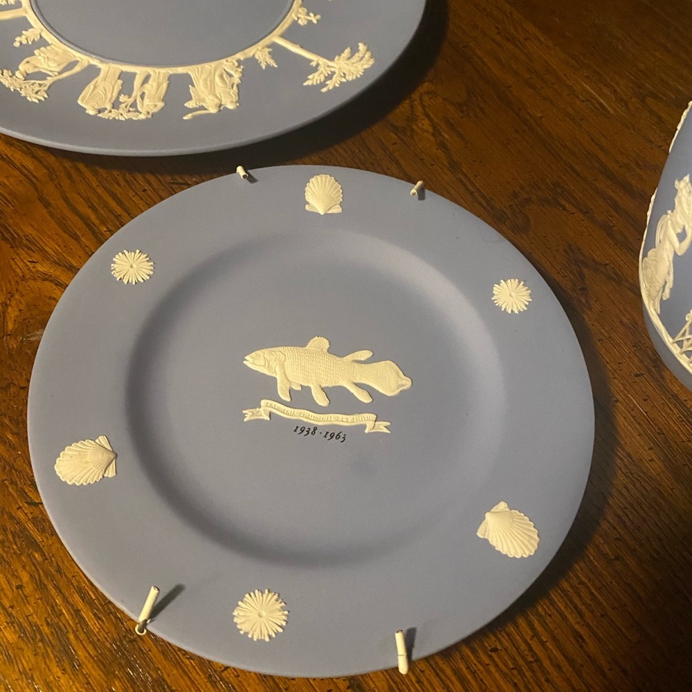 Vintage Wedgwood Jasperware Set | 1955 Blue & White Relief | 4 Piece Collectible - Picture 6 of 8